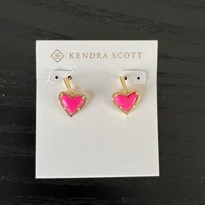NEW Kendra Scott Neon Pink Heart drop earrings